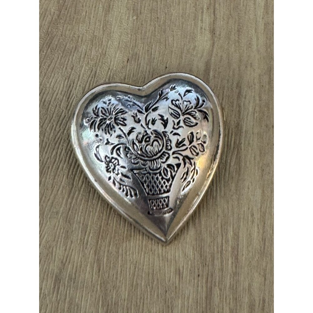Vintage Kelt Sterling Silver Heart Brooch Floral Design France C1930s 1 1/8" - Picture 2 of 7
